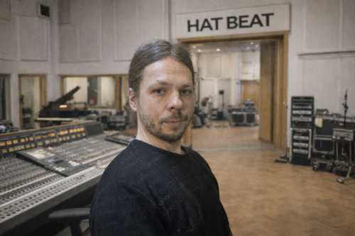 HAT BEAT