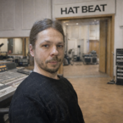 HAT BEAT
