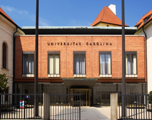 UNIVERZITA KARLOVA